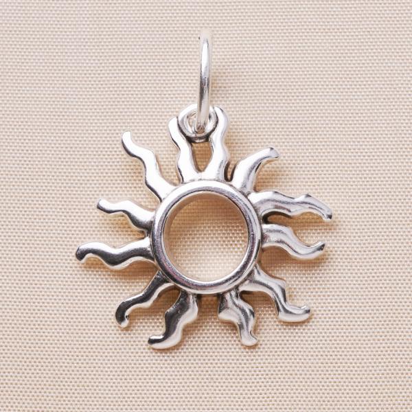 Sonne, versilbert mit 999er Feinsilber, Amulett M